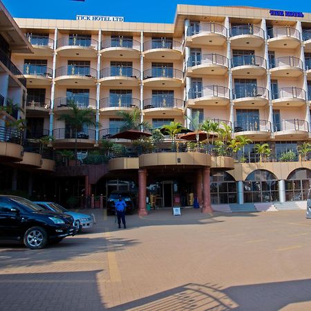 The Tick Hotel Kampala Bagian luar foto