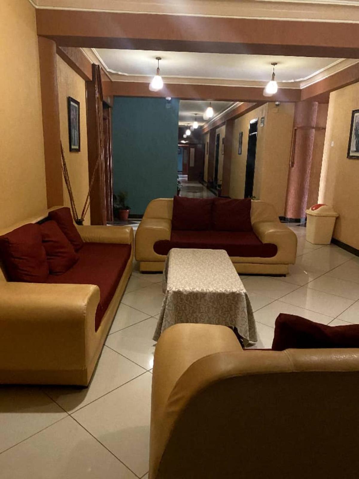 The Tick Hotel Kampala Bagian luar foto